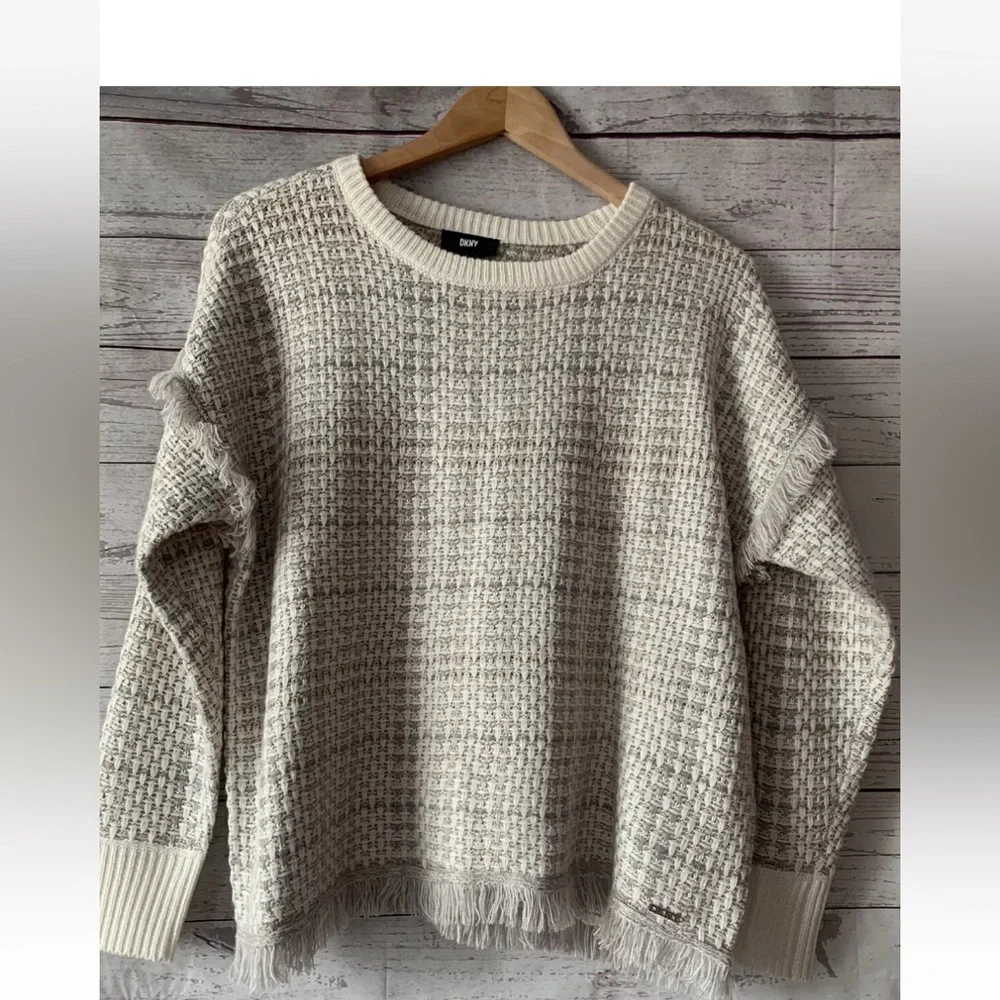 DKNY Women’s Sz Medium Cream Metallic Fringe Loose Fit Pullover Casual Sweater - Picture 1 of 6
